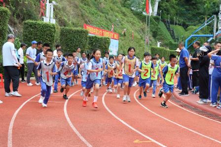 明珠小学微型马拉松大作战，一到六年级齐上阵