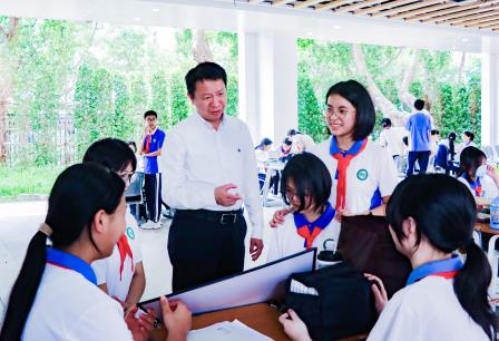 艺韵拾光，共绽美好——翠园文锦中学“美育一件事”系列活动之第三十四届 校园文化艺术节“画笔传力场”班班有绘画现场比赛