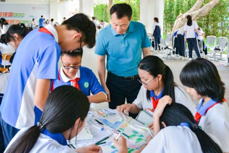 艺韵拾光，共绽美好——翠园文锦中学“美育一件事”系列活动之第三十四届 校园文化艺术节“画笔传力场”班班有绘画现场比赛
