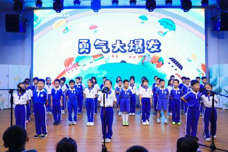 美育传承经典，艺术绽放新姿——深圳市仙桐实验小学艺术节主题升旗仪式