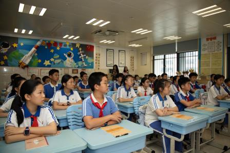 心向阳光，快乐成长 ——翠北实验小学第15周心理健康教育主题班会