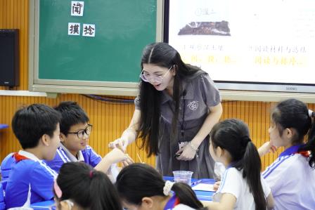 AI赋能 以研促教——凤光小学科学和体育学科“凤凰杯”教学展示活动同期举行