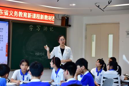 新课程引领语文创新，专家汇聚松泉同研教学之道 深研讨助力课堂提升，名师携手鹏城共展课改风采  ——深圳市松泉实验学校成功举办广东省初中语文骨干教师能力提升专项培训暨广东省李燚鑫名教师工作室研修活动