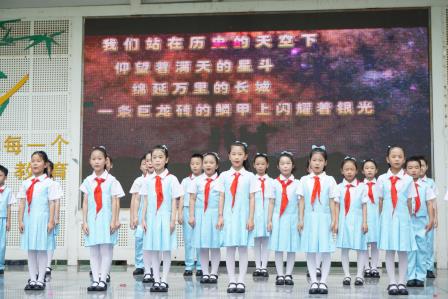 深圳市翠竹外国语实验学校举行第17届校园文化艺术节暨“美育一件事·AI创艺行”开幕式
