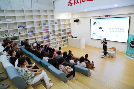 AI浪潮下的家庭教育：在变与不变中寻找平衡 ——深圳北理莫斯科大学附属布心中学第十二期家长学校开讲啦！
