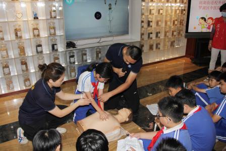 深圳市南湖小学“每周半天计划”上线，中医药研学 玩出成长新花样