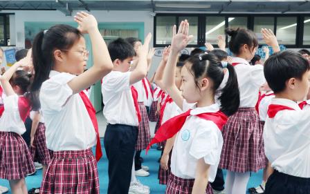 牢记党的教导 争做强国少年——湖贝小学2025年新队员入队仪式