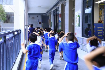 临“震”不慌，防范未然——深圳市仙桐实验小学开展防震减灾疏散演练活动