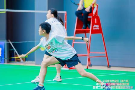 跃动未来，谁羽争锋——翠园初级中学学子勇夺罗湖区羽毛球混双冠军