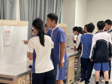 深圳市罗湖区滨河实验中学韩琦燃老师示范“数智课堂”｜双师协作赋能英语写作，AI智评重构教学新生态