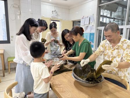 粽香沁人心 端午共传承 ——深圳市靖轩小学开展教职工端午包粽子体验活动  