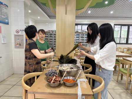 粽香沁人心 端午共传承 ——深圳市靖轩小学开展教职工端午包粽子体验活动  