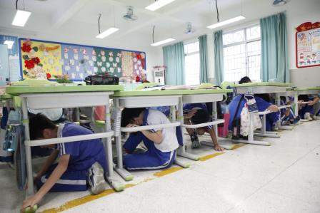 防震避险疏散演练 筑牢校园安全防线 ——深圳市东昌小学成功举办2025年度防震减灾应急疏散逃生演练