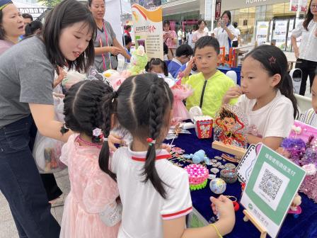 一双手作牵深港 万缕同源系心间 ——深圳市向西小学在粤港澳青少年爱国主义教育启动仪式暨南湖街道第二届“深港家·邻聚力”系列文化交流活动中精彩亮相