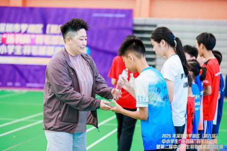 怡景学子羽坛展英姿 勇创佳绩铸就辉煌——怡景小学在2025年深圳市罗湖区“扬羽杯”羽毛球赛中喜获多项荣誉