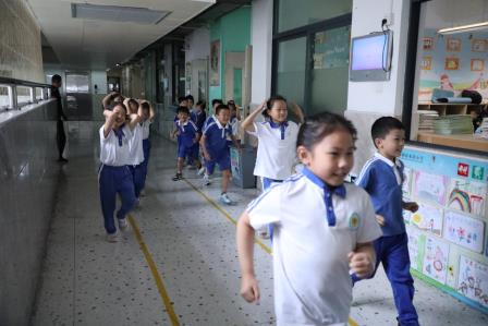 筑牢安全防线，共筑生命堡垒  —— 深圳市水田小学 2025 年地震疏散演练