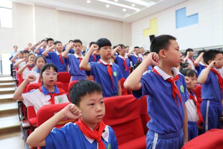 红领巾 心向党——向西小学举行一年级入队考核游园活动暨新队员入队仪式