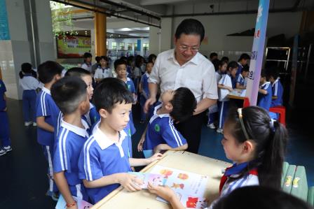 红领巾 心向党——向西小学举行一年级入队考核游园活动暨新队员入队仪式