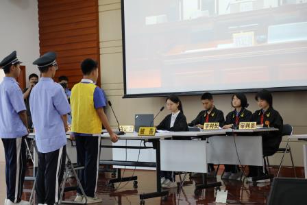深圳市罗湖区滨河实验中学“每周半天计划”系列④│法润少年心，护航成长路