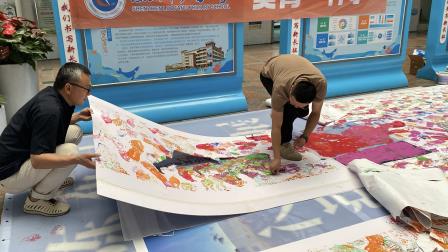 美育一件事——罗芳小学开展鞋底印画·七彩阳光旗”活动