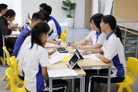 深圳市罗湖区滨河实验中学朱亚萍老师示范“数智课堂”｜双线驱动赋能法理探究，AI智审重构育人样态