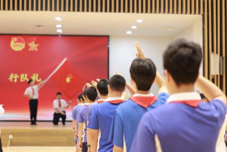 感恩成长，逐梦未来——深圳市罗湖未来学校2025年少先队员离队仪式暨十四岁集体生日活动 