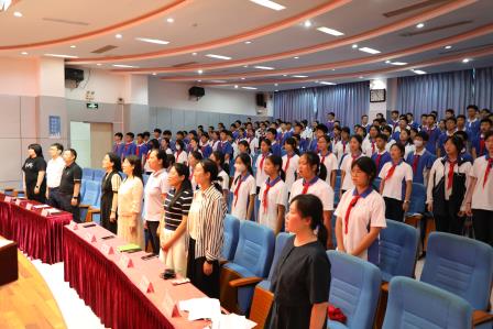 深圳市罗湖区滨河实验中学举办2025年初二年级离队入团仪式｜童心向光，青春向党