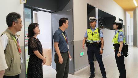 “快乐六一·安全‘童’行”交通安全宣传教育活动 ——罗湖交警携手翠外共筑儿童平安防线