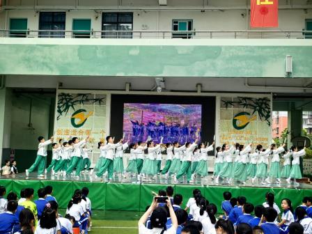 美育一件事·AI创艺行——翠竹外国语实验学校第17届校园艺术节暨一年级班歌班徽展演活动    