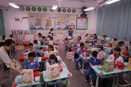 草埔小学六一“儒雅艺术嘉年华”绽放艺术风采