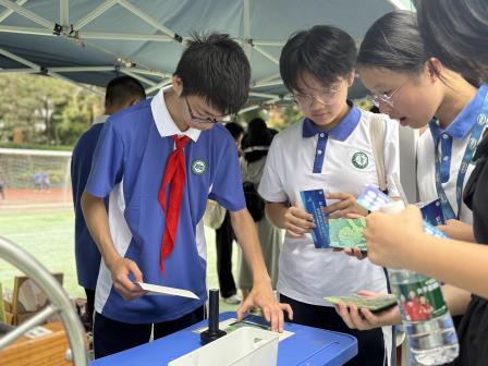 翠园文锦学子玩出“科技与艺术狠活”！ ——翠园文锦中学精彩亮相彭士禄院士精神进校园暨翠园教育集团2025科技文化节