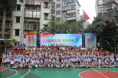 艺韵飞扬 美耀未来——人民小学举行创客艺术节暨庆“六一”文艺汇演及游园活动