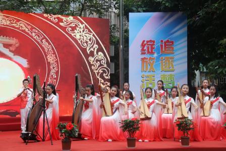 艺韵飞扬 美耀未来——人民小学举行创客艺术节暨庆“六一”文艺汇演及游园活动