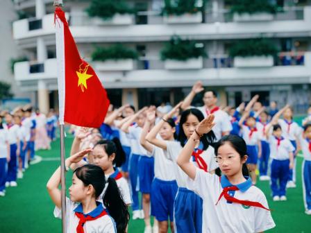 牢记党的领导，争做强国少年—深圳市红桂小学举行2024级首批少先队员入队仪式