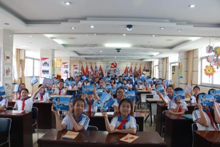 深圳市笋岗小学开展五年级青春期健康教育专题讲座