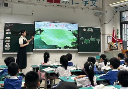 新秀展风采 评课促成长 ——翠竹外国语实验学校举行实习教师公开课展示活动