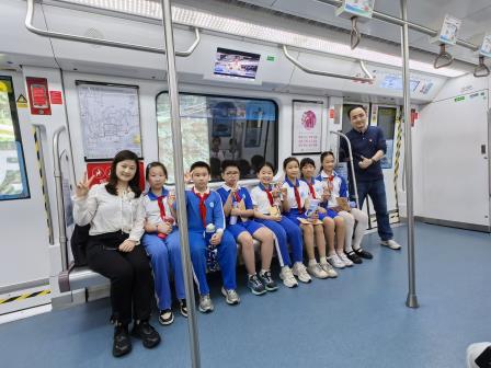 开往春天的地铁——湖贝小学开展低碳主题“行走的廉政课”暨“每周半天计划”综合实践活动