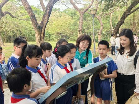 开往春天的地铁——湖贝小学开展低碳主题“行走的廉政课”暨“每周半天计划”综合实践活动