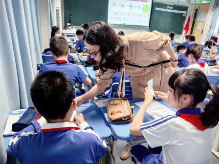 深圳市怡景小学举行2025年“怡景杯”教师课堂比赛暨螺岭集团小学数学联合教研活动