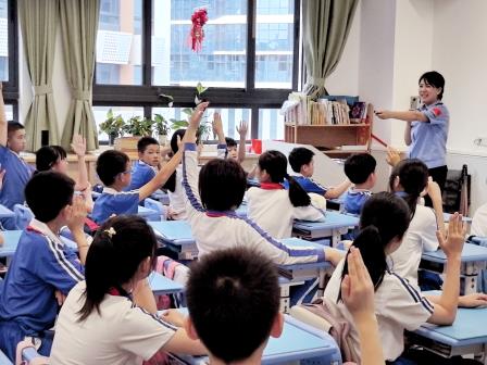 典亮青春  护航成长——深圳莲塘边检站“民法典进校园”普法宣讲活动走进深圳市东晓小学