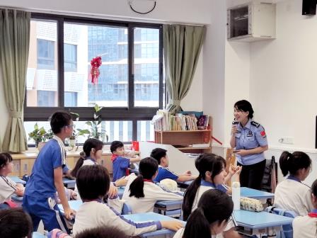 典亮青春  护航成长——深圳莲塘边检站“民法典进校园”普法宣讲活动走进深圳市东晓小学