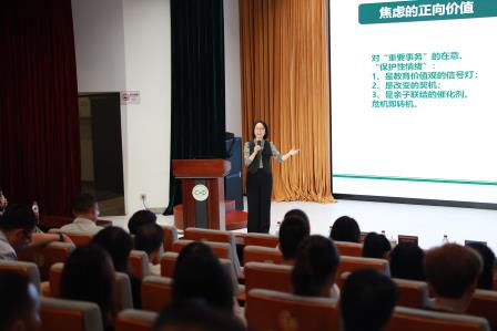 逐光而行·共话成长——翠园东晓创新学校小学部举行2024 —2025学年第二学期家长会