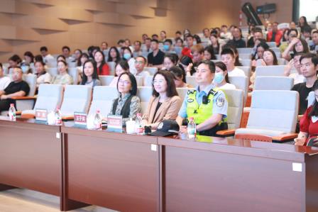 逐光而行·共话成长——翠园东晓创新学校小学部举行2024 —2025学年第二学期家长会