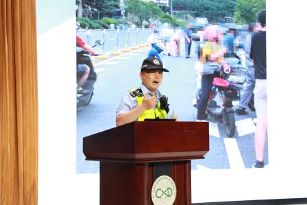 逐光而行·共话成长——翠园东晓创新学校小学部举行2024 —2025学年第二学期家长会