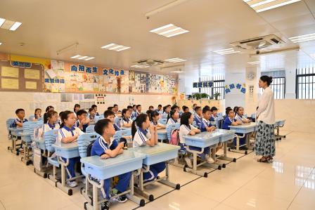 父爱如山，情深似海 ——深圳市翠北实验小学第18周父亲节主题班会