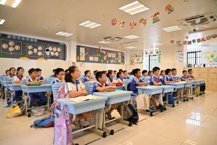 父爱如山，情深似海 ——深圳市翠北实验小学第18周父亲节主题班会