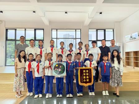 “荷”间探趣，园校共谱实践新章——洪湖小学少先队员代表赴洪湖公园开展“荷韵”课程调研走访活动  