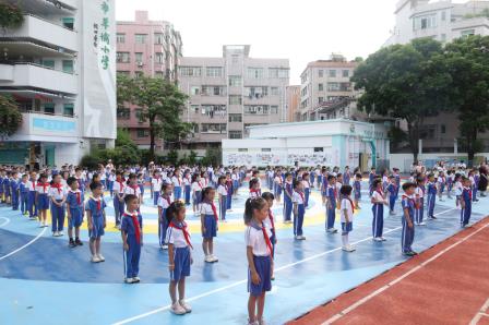 草埔小学举行一年级首批新队员入队仪式