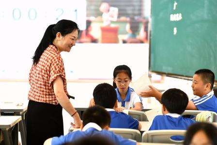 携手共进，联研促教 ——深圳市靖轩小学与怀集幸福街道中心小学开展联合教研活动