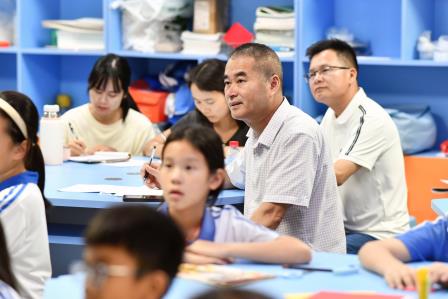 携手共进，联研促教 ——深圳市靖轩小学与怀集幸福街道中心小学开展联合教研活动